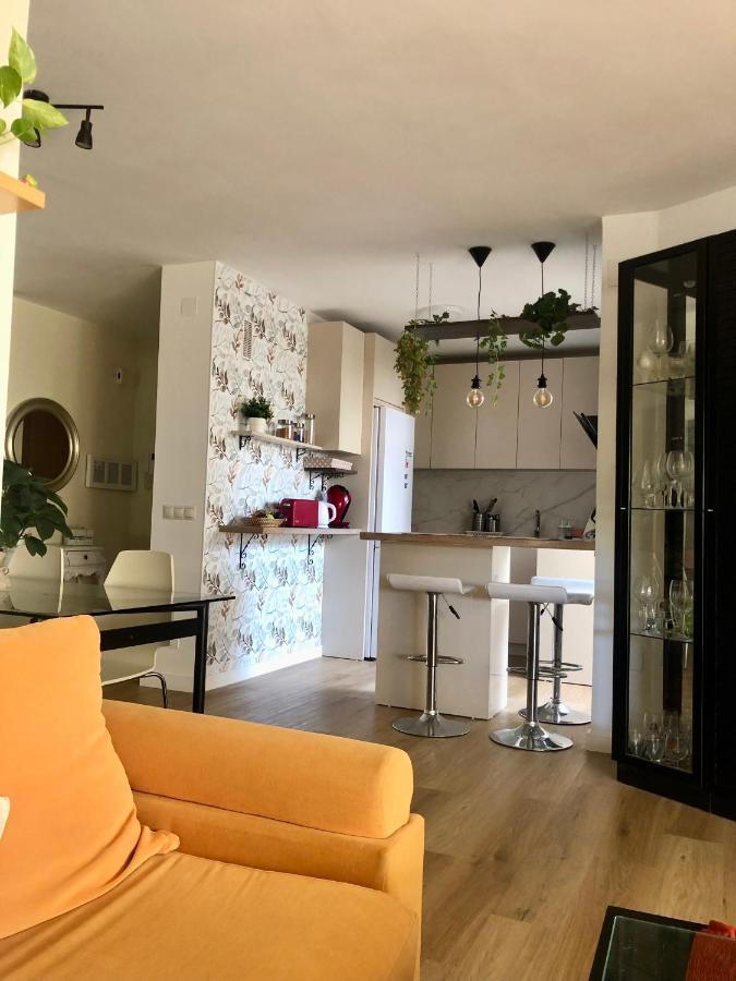 Habitacion Con Smart Tv En Piso Compartido Con Bano Privado O Compartido Malaga Sol Esterno foto